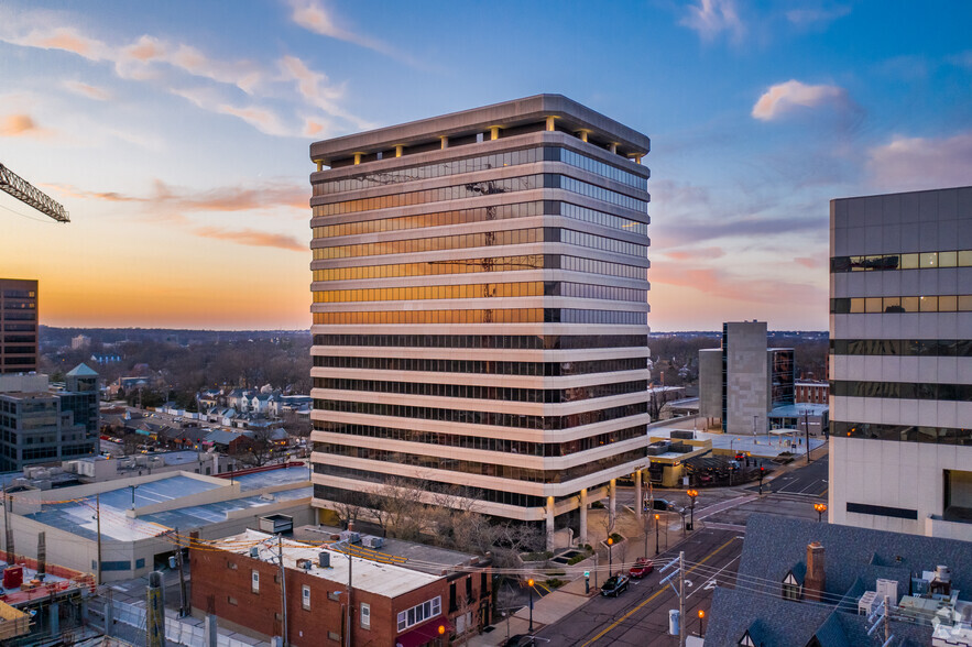 8000 Maryland Ave, Saint Louis, MO for rent - Building Photo - Image 1 of 16