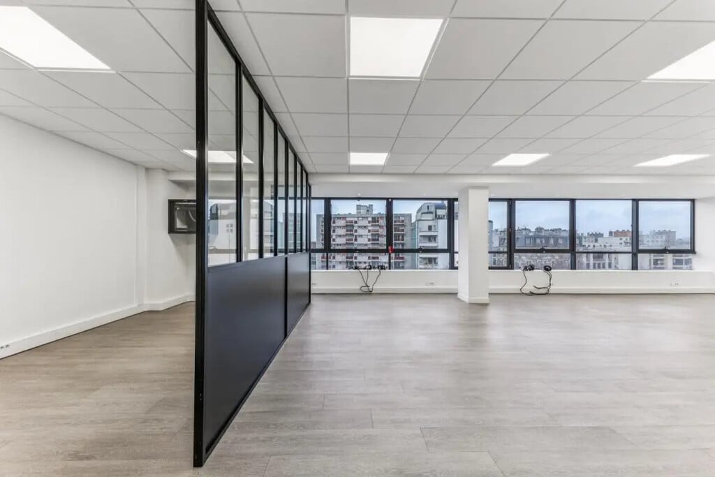 Location Bureaux 72 m² - Photo 1