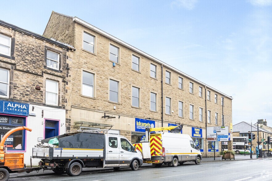 45 Boroughgate, Otley to rent - Building Photo - Image 2 of 2