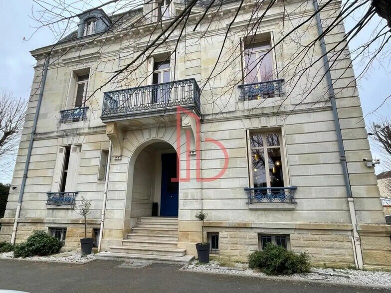 Office in Bègles to rent - Building Photo - Image 1 of 6