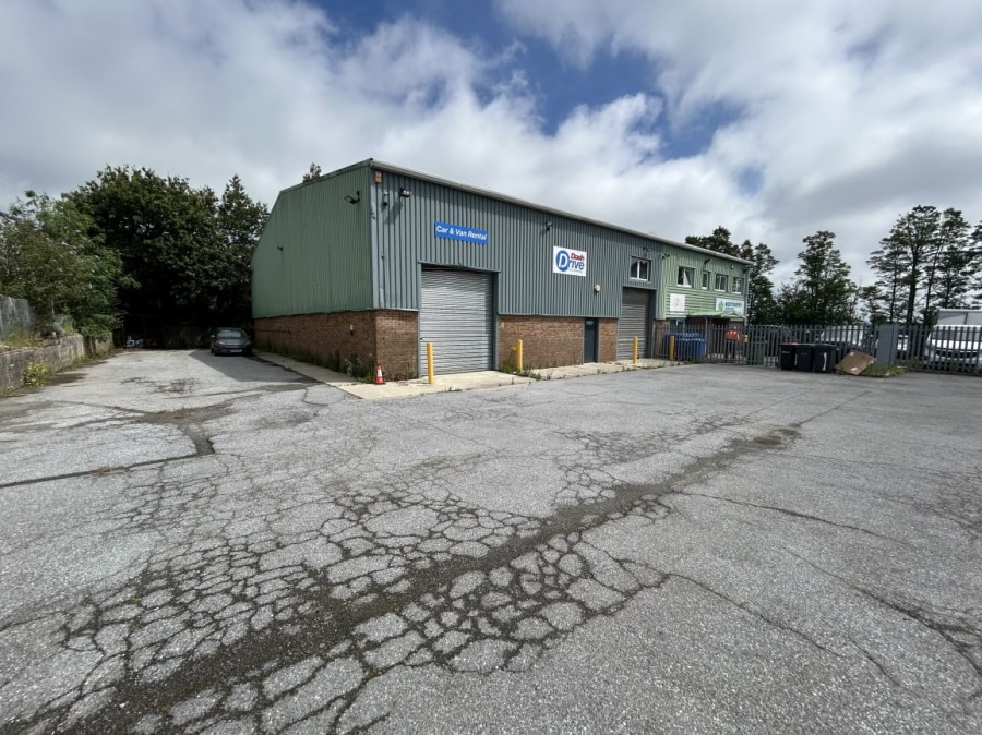 Kingsmill Rd, Saltash to rent Building Photo- Image 1 of 6