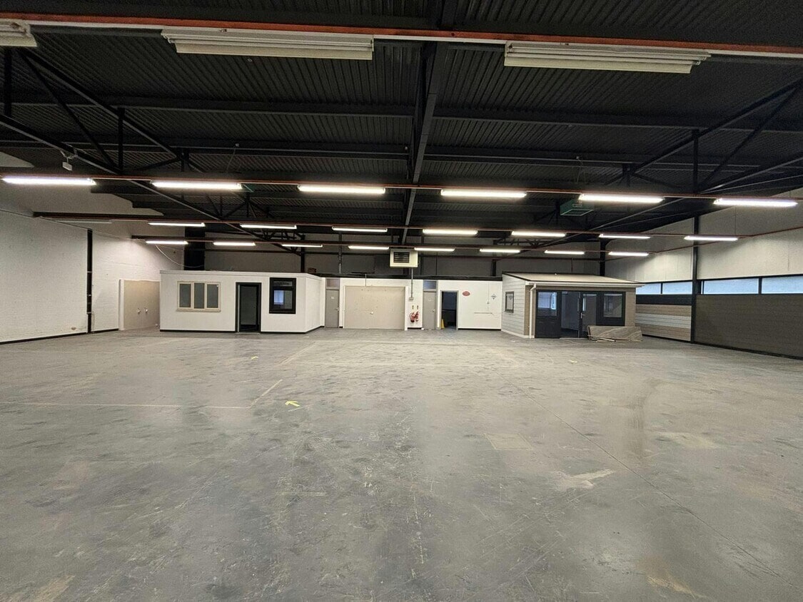 16 Macadam Pl, Irvine to rent Interior Photo- Image 1 of 4