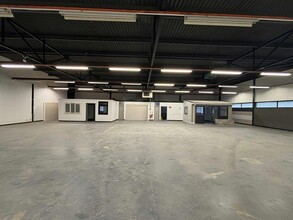 16 Macadam Pl, Irvine to rent Interior Photo- Image 1 of 4