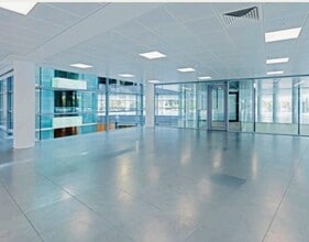 400 South Oak Way, Reading to rent Interior Photo- Image 2 of 3