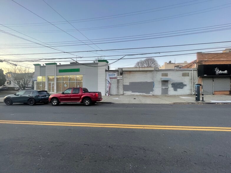 2883 Miles Ave, Bronx, NY for rent - Building Photo - Image 2 of 33