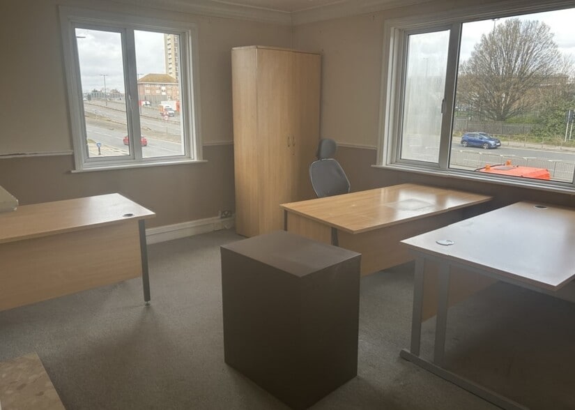 121-127 Redbridge Rd, Southampton to rent - Interior Photo - Image 2 of 6