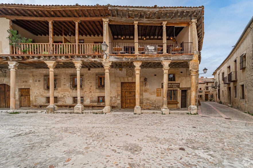 Plaza Mayor, Pedraza, Segovia for sale - Primary Photo - Image 1 of 30