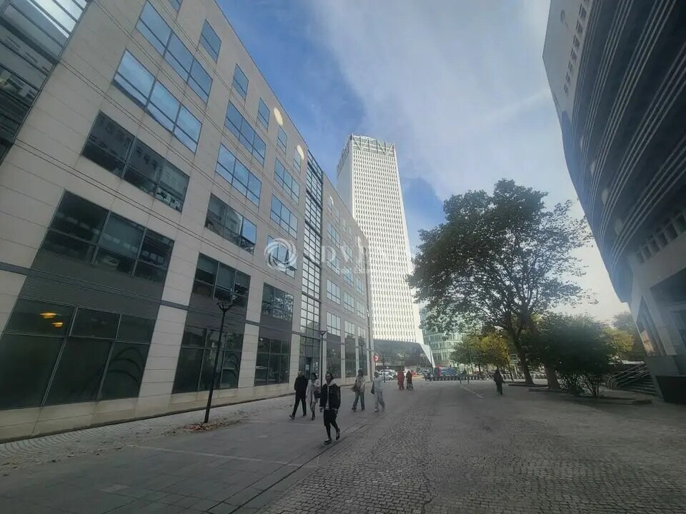 Office in Saint-Denis to rent Building Photo- Image 1 of 11