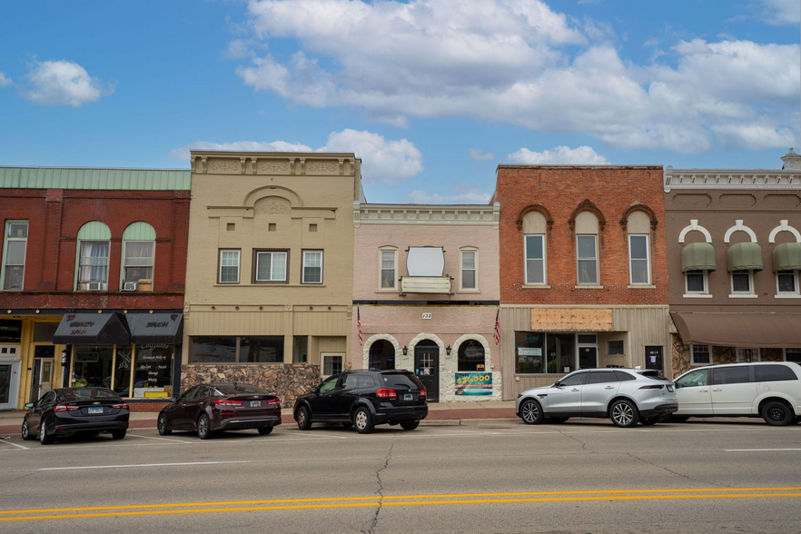 132 N State St, Belvidere, IL for sale - Building Photo - Image 1 of 28