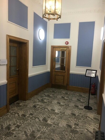 18 Park Pl, Leeds to rent - Interior Photo - Image 2 of 6