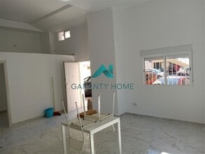 Retail in Málaga, Málaga to rent Interior Photo- Image 1 of 4