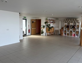 Penarrow Road, Falmouth to rent Interior Photo- Image 2 of 2