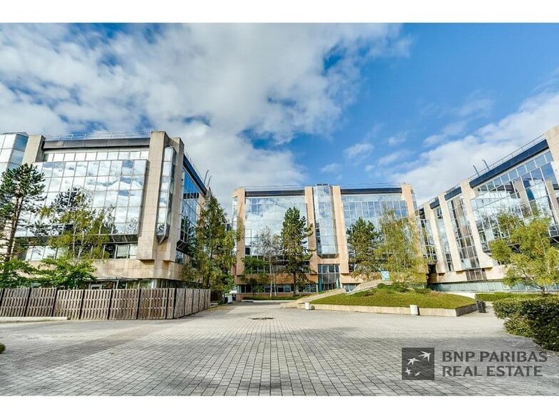 Office in Vélizy-Villacoublay to rent - Building Photo - Image 2 of 10