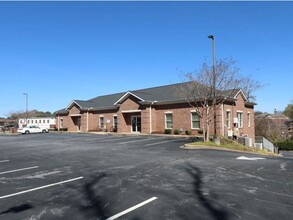 9 Maple Tree Ct, Greenville, SC for rent Building Photo- Image 1 of 9