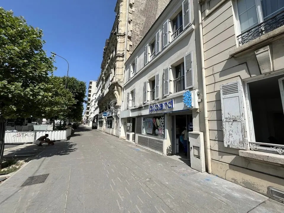 Office in Vincennes for sale Building Photo- Image 1 of 6