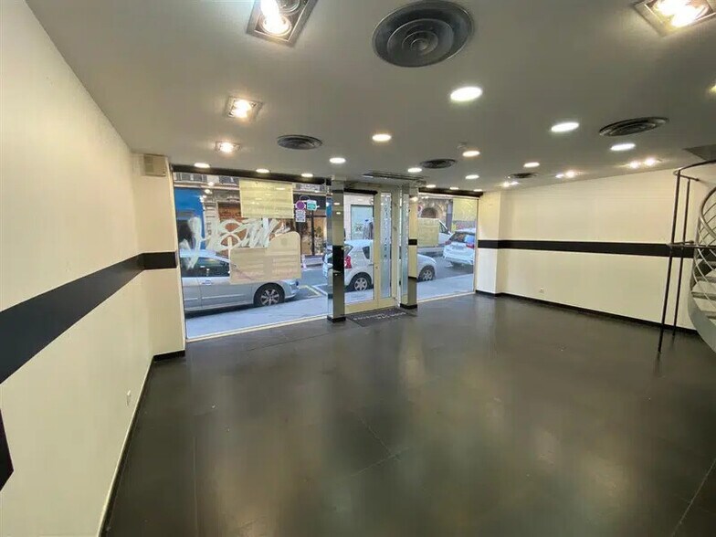 Retail in Paris to rent - Interior Photo - Image 2 of 7