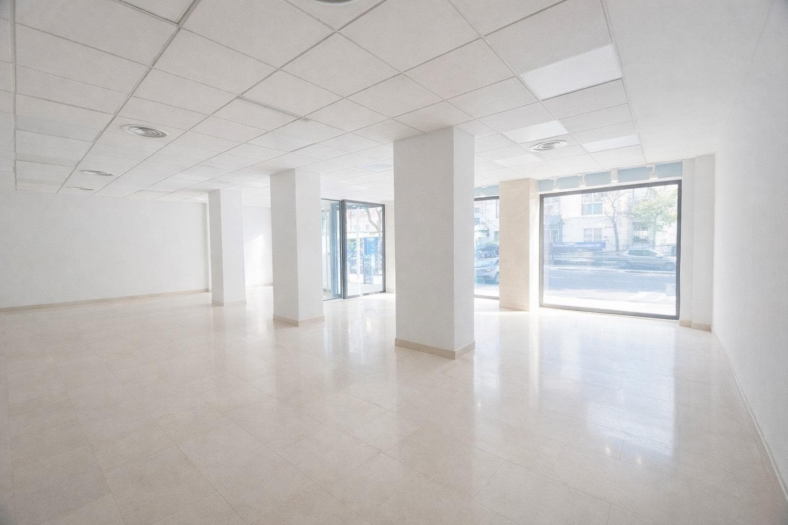 Office / Retail in Madrid, Madrid to rent Primary Photo- Image 1 of 3