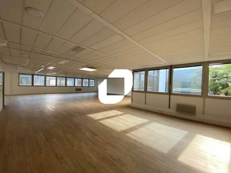 27-41 Boulevard Louise Michel, Gennevilliers to rent - Interior Photo - Image 2 of 17