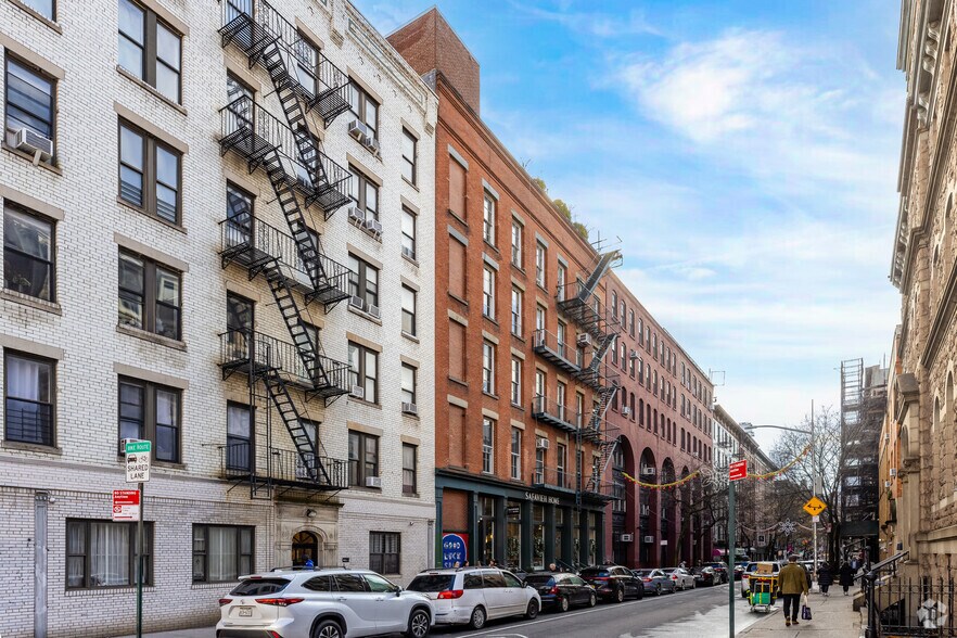 150 Thompson St, New York, NY for rent - Building Photo - Image 1 of 7