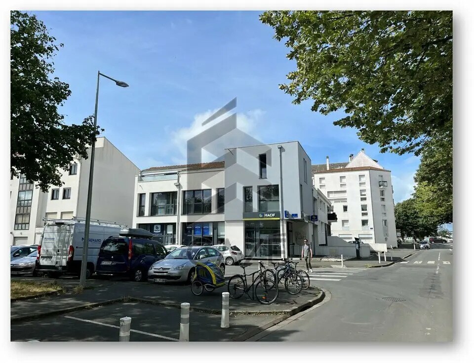 Office in La Rochelle to rent Primary Photo- Image 1 of 7