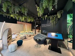 Retail in Paris to rent Interior Photo- Image 2 of 14