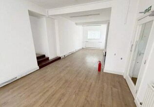 19-20 Church St, Merthyr Tydfil to rent Interior Photo- Image 2 of 5