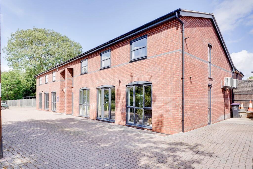 High Wych Rd, Sawbridgeworth to rent Building Photo- Image 1 of 2
