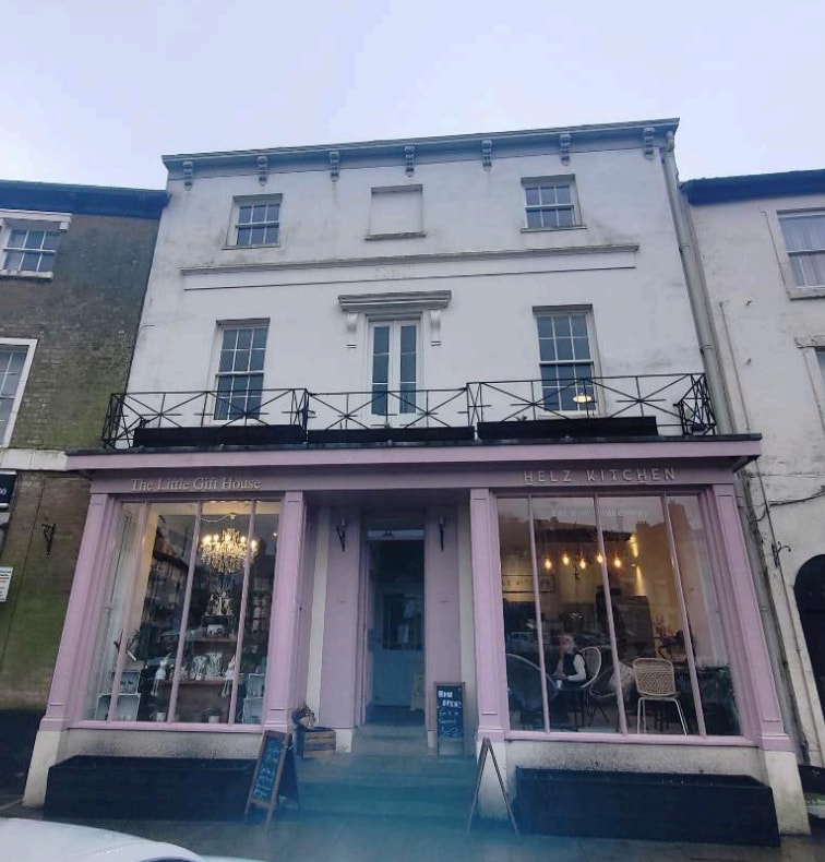 20 Market Pl, Caistor to rent Primary Photo- Image 1 of 2