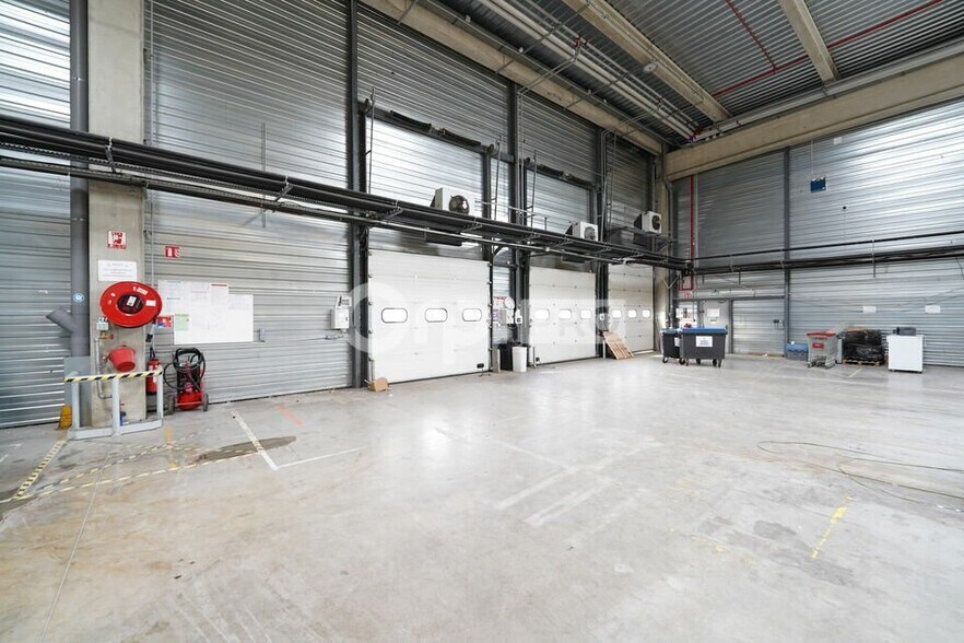 13 Avenue Bernard Vos, Mions to rent - Interior Photo - Image 2 of 12