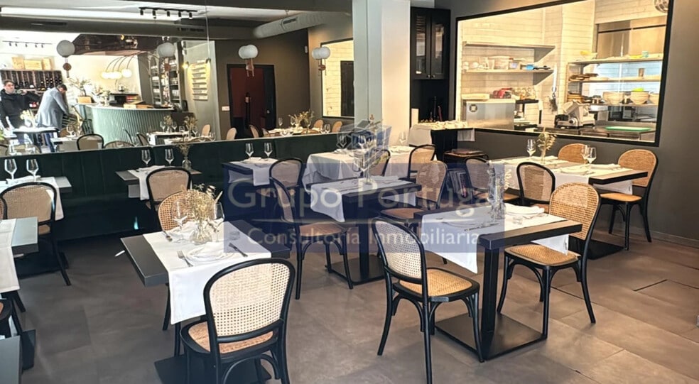 Retail in Madrid, Madrid to rent - Primary Photo - Image 1 of 3