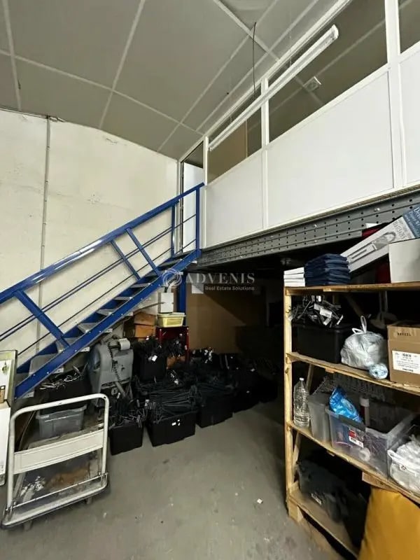 Location Entrepôt 790 m² - Photo 1