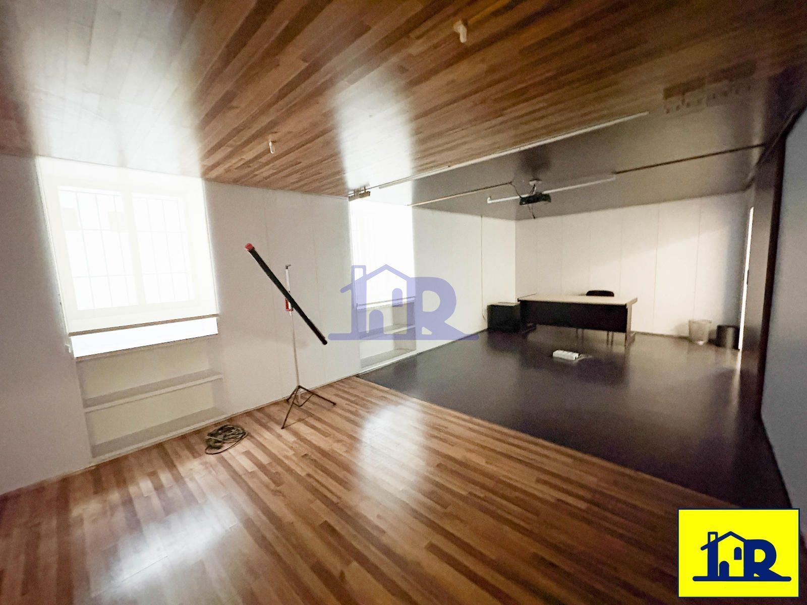 Office in Cuenca, Cuenca to rent Interior Photo- Image 1 of 13