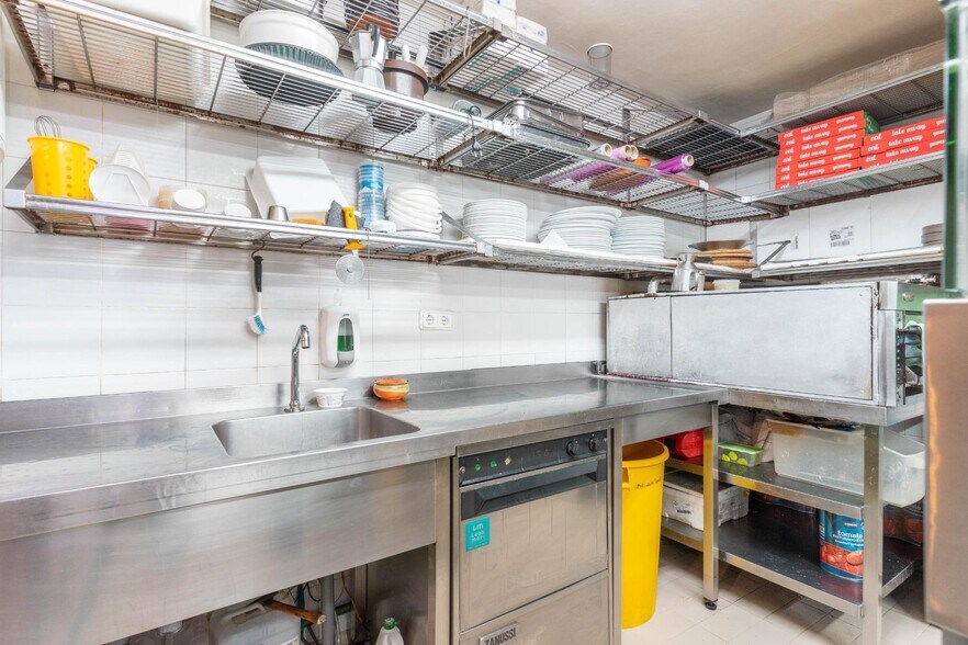 Doctor, 11, Oviedo, Asturias for sale - Interior Photo - Image 3 of 30