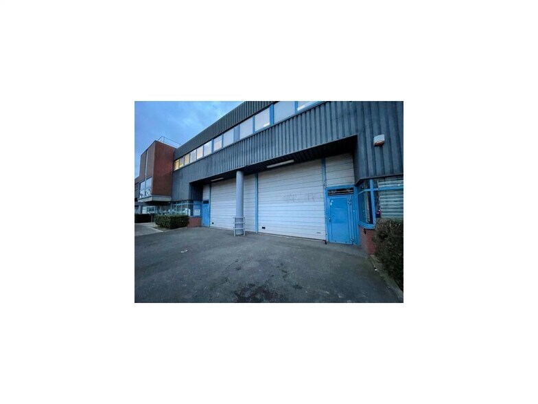 Light Industrial in Villepinte to rent - Building Photo - Image 1 of 8