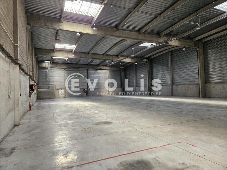 Industrial in Wissous to rent - Interior Photo - Image 2 of 10