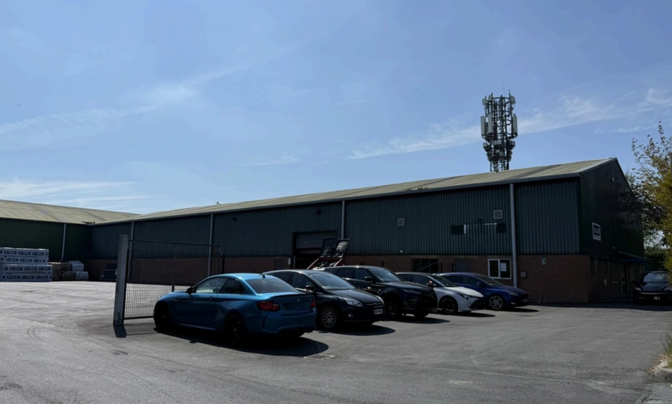 Holbrook Ave, Sheffield to rent - Primary Photo - Image 1 of 2