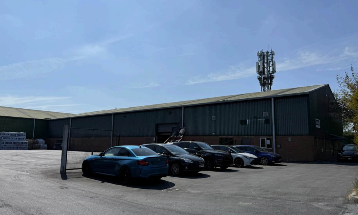 Holbrook Ave, Sheffield to rent Primary Photo- Image 1 of 3