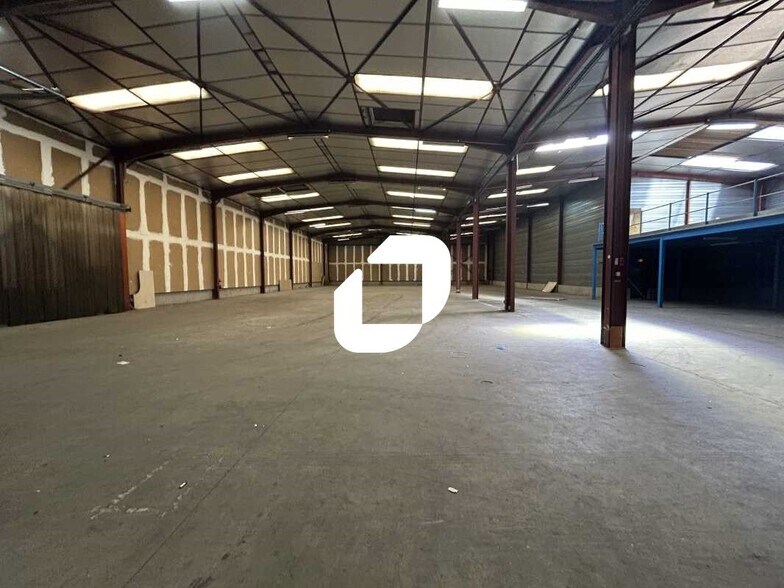 Light Industrial in Aubervilliers to rent - Building Photo - Image 3 of 11
