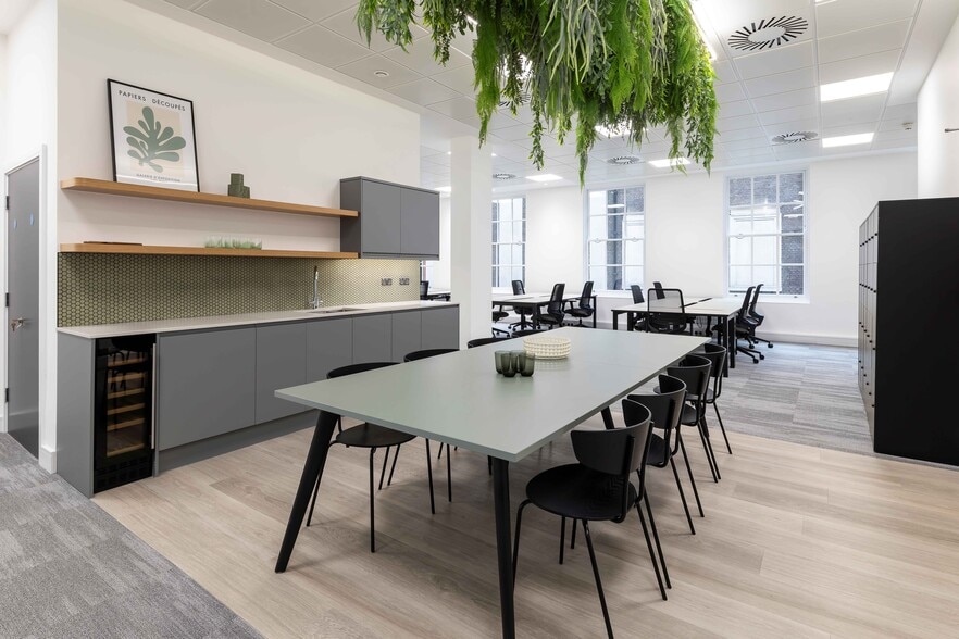 72 Cannon St, London to rent - Building Photo - Image 2 of 8