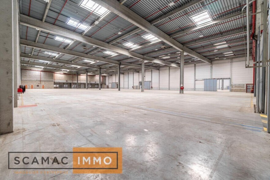 Industrial in Combs-la-Ville to rent - Building Photo - Image 2 of 12