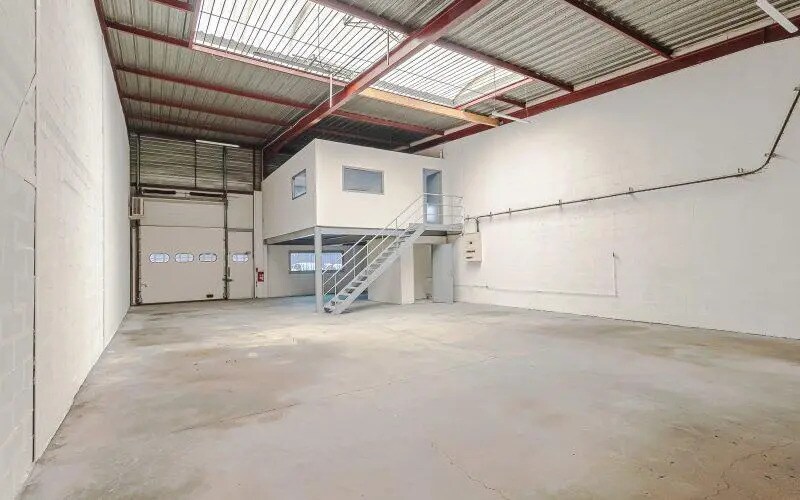 Light Industrial in Lisses to rent - Building Photo - Image 2 of 5