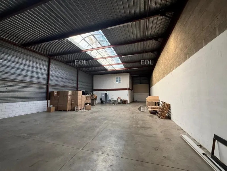 Light Industrial in Collégien to rent Building Photo- Image 1 of 7