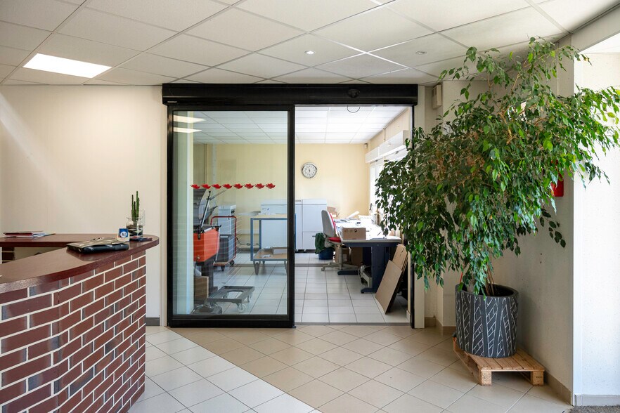 rue Gustave Eiffel, Crépy-en-Valois for sale - Interior Photo - Image 3 of 6