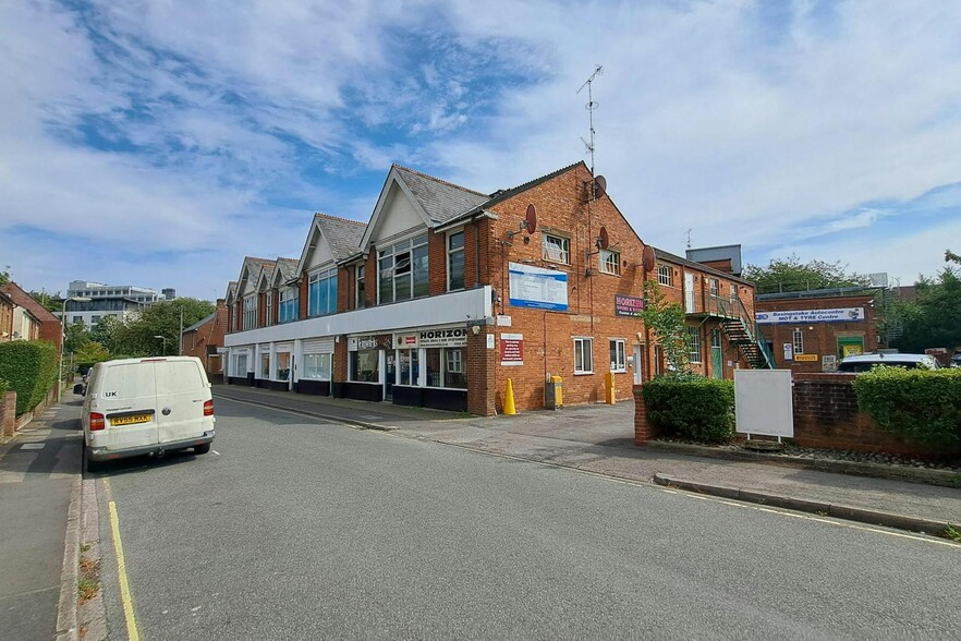 35-41 Essex Rd, Basingstoke for rent - Building Photo - Image 1 of 2