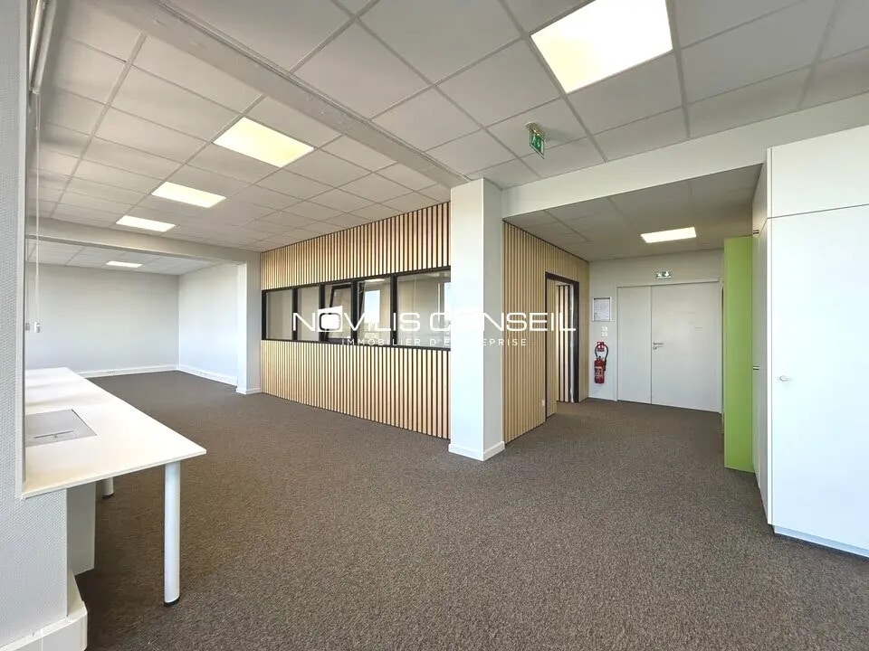 Location Bureaux 112 m² - Photo 1