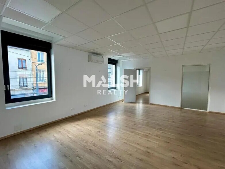 Office in Villeurbanne to rent - Building Photo - Image 1 of 11
