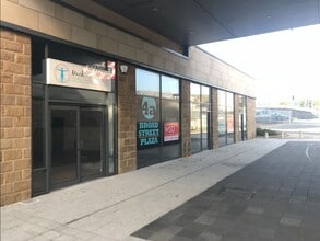 Broad St, Halifax to rent Building Photo- Image 1 of 2
