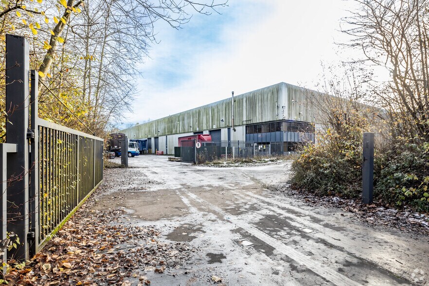 27 Leacroft Rd, Warrington for sale - Primary Photo - Image 1 of 1