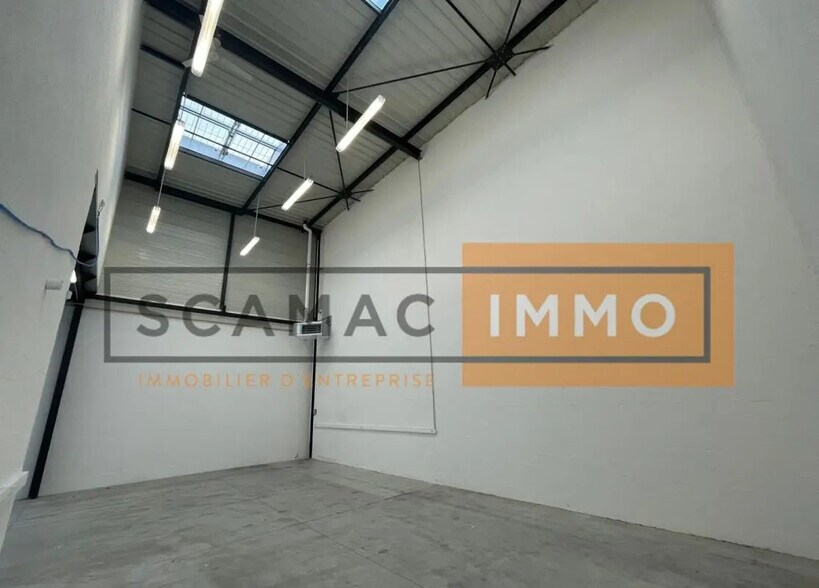Industrial in Collégien to rent - Building Photo - Image 3 of 10
