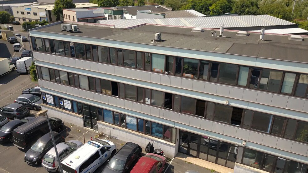29-31 Rue Des Entrepreneurs, Carrières-sur-Seine to rent - Building Photo - Image 3 of 4
